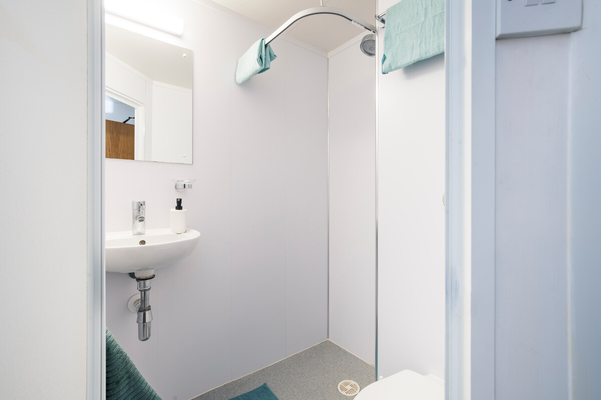 An image of the ensuite in the mountain halls accommodation.